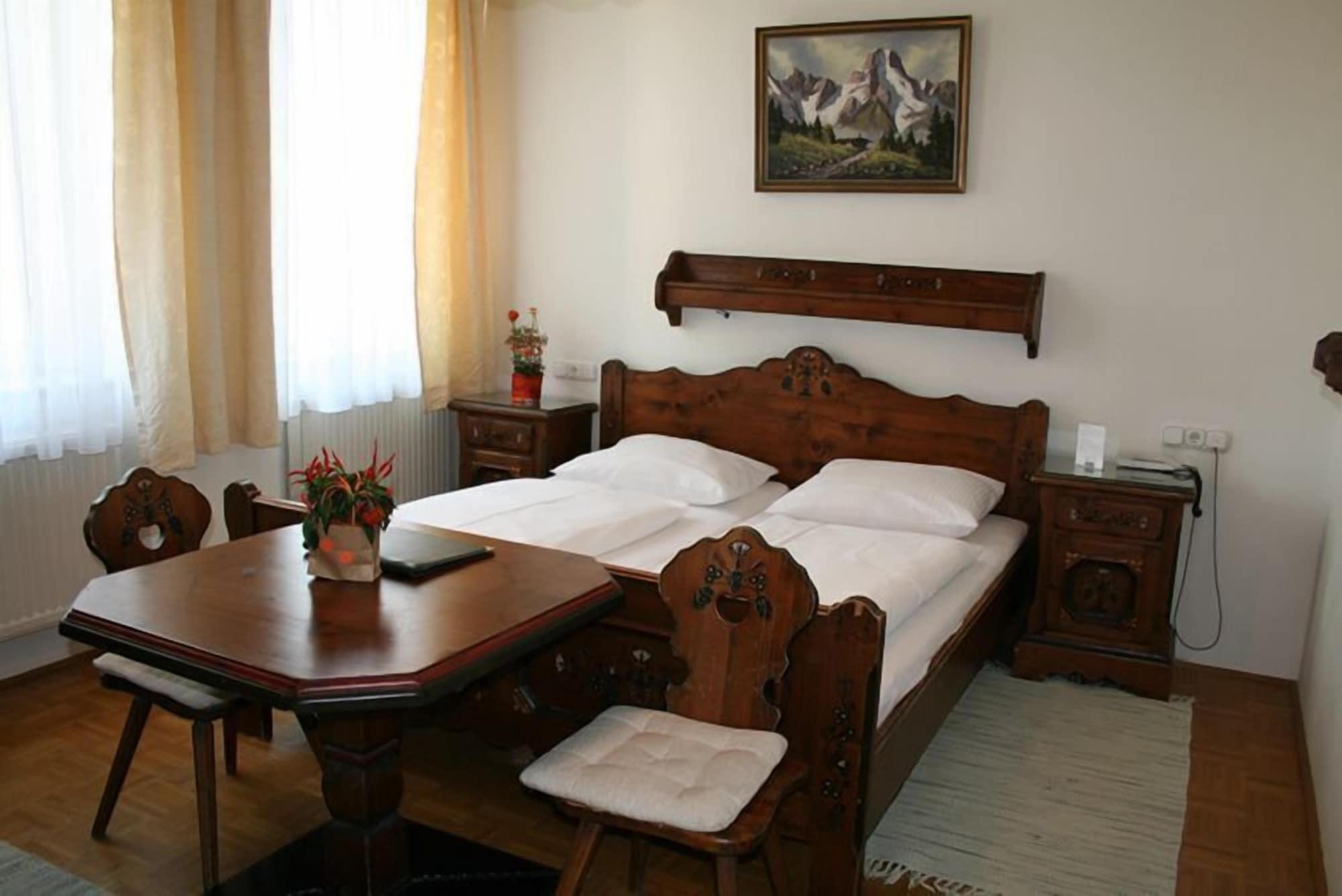 Adlerhof Bed & Breakfast Salzburg Room photo